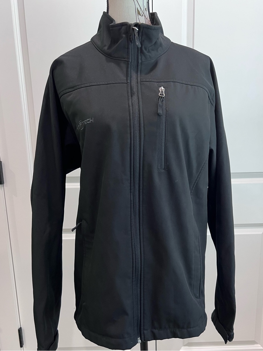Free Tech Men's Black Lightweight Soft shell Jacket, size 34/36 (S)